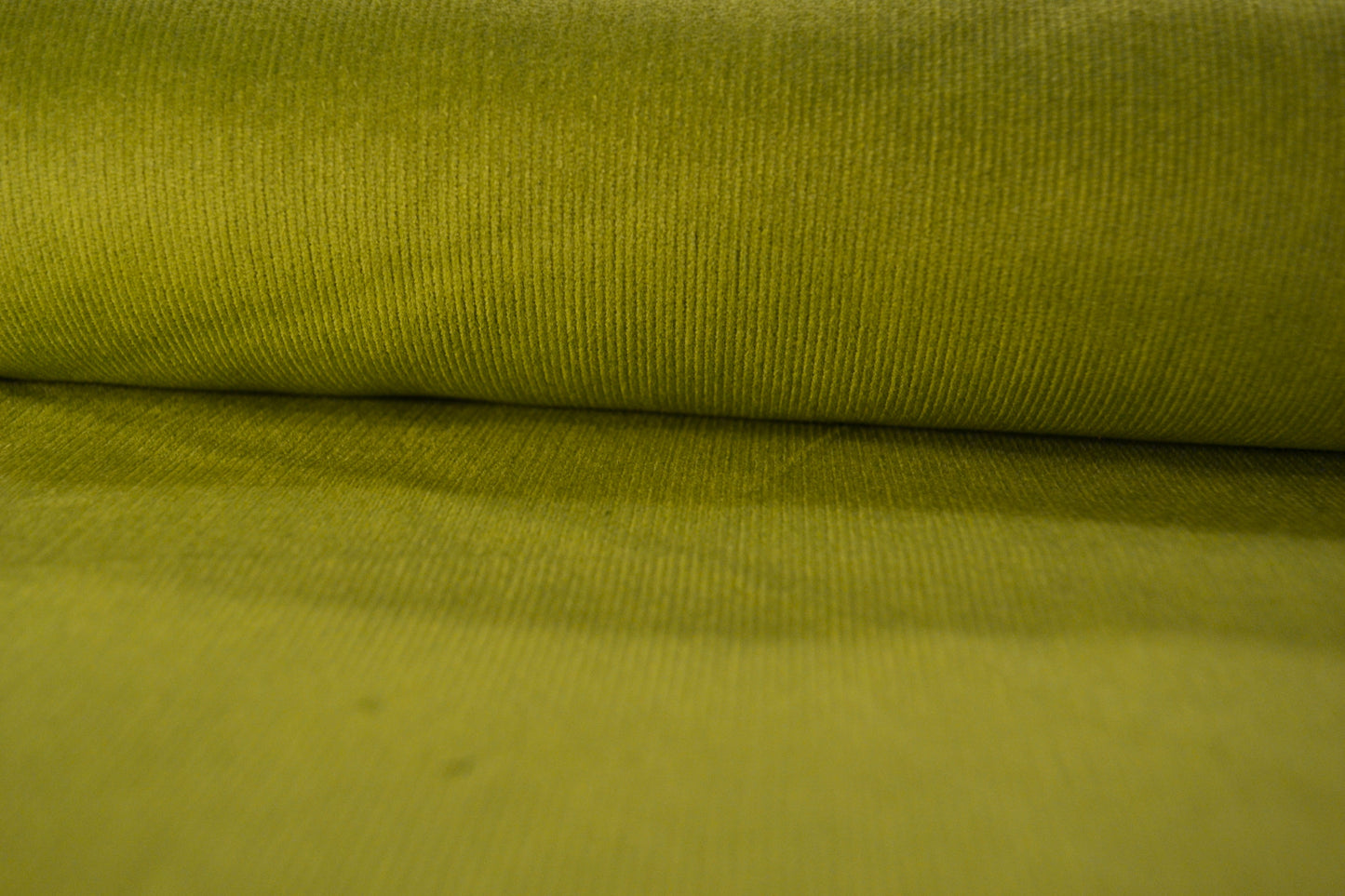 Feincord uni hellgrün *Breite 141 cm*