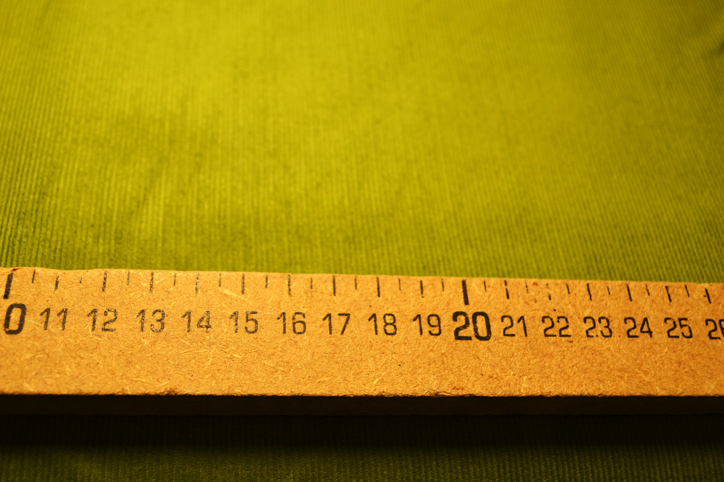 Feincord uni hellgrün *Breite 141 cm*