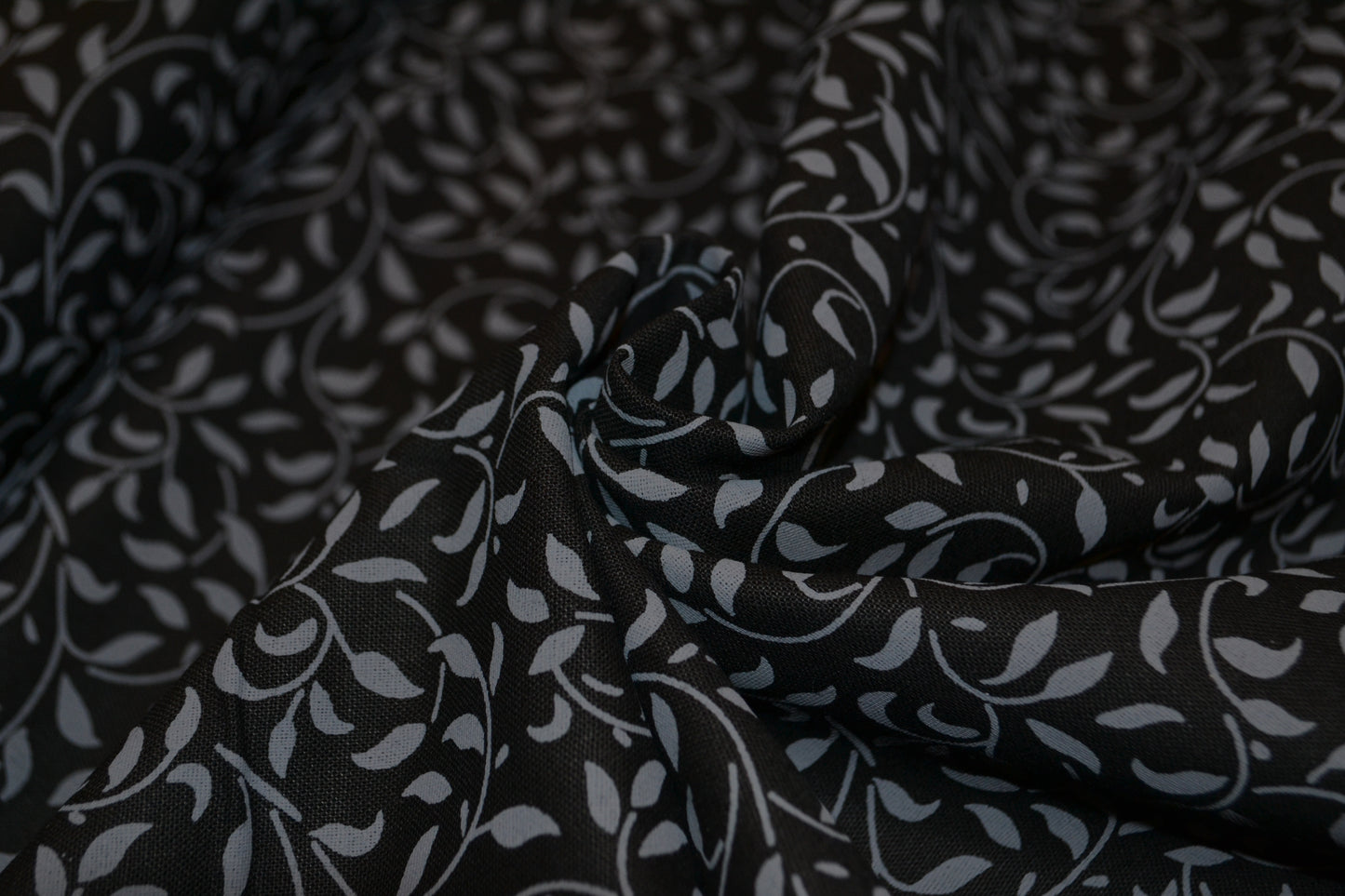 Baumwoll Cretonne "flower vine" grau schwarz *Breite 140 cm*