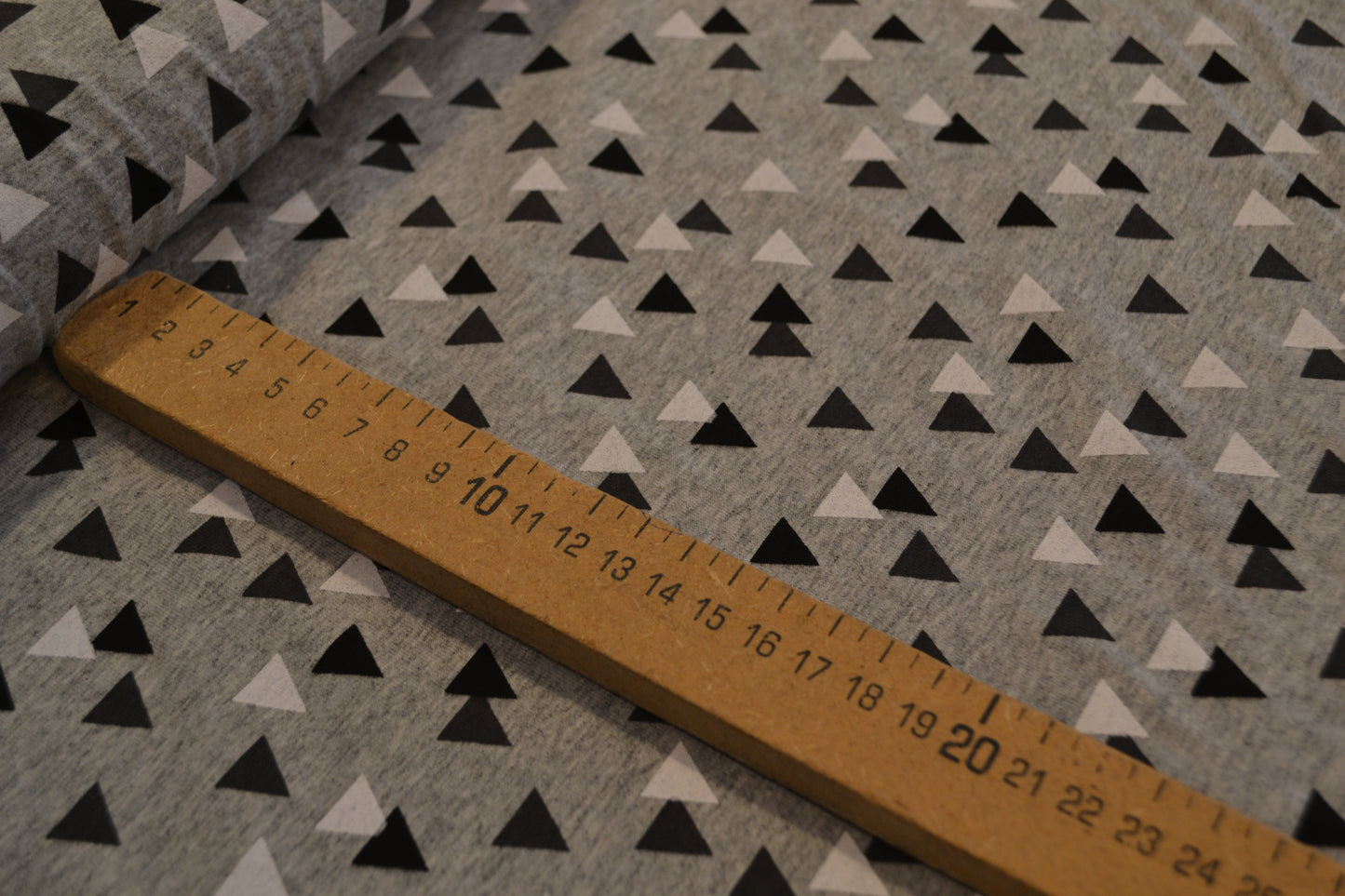 Baumwoll Jersey "Dreiecke" schwarz weiß grau *Breite 150cm*