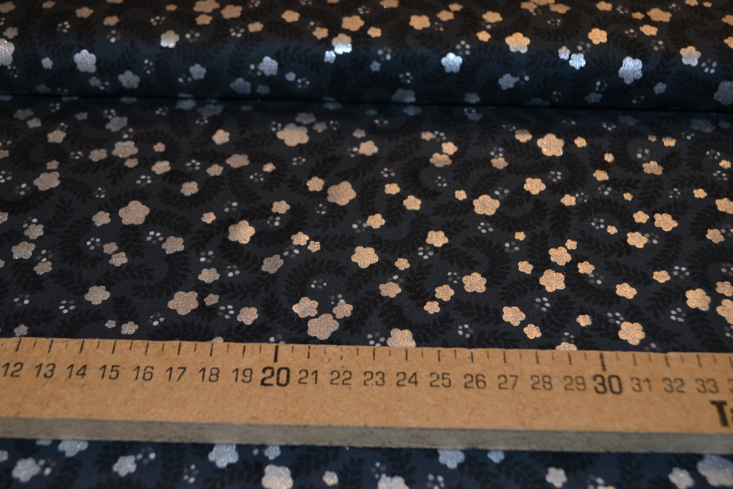 Patchwork Baumwolle "Silverstone" Robert Kaufman silber schwarz *Breite 110 cm*