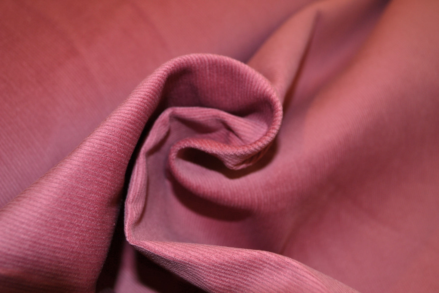 Feincord uni rosa *Breite 141 cm*
