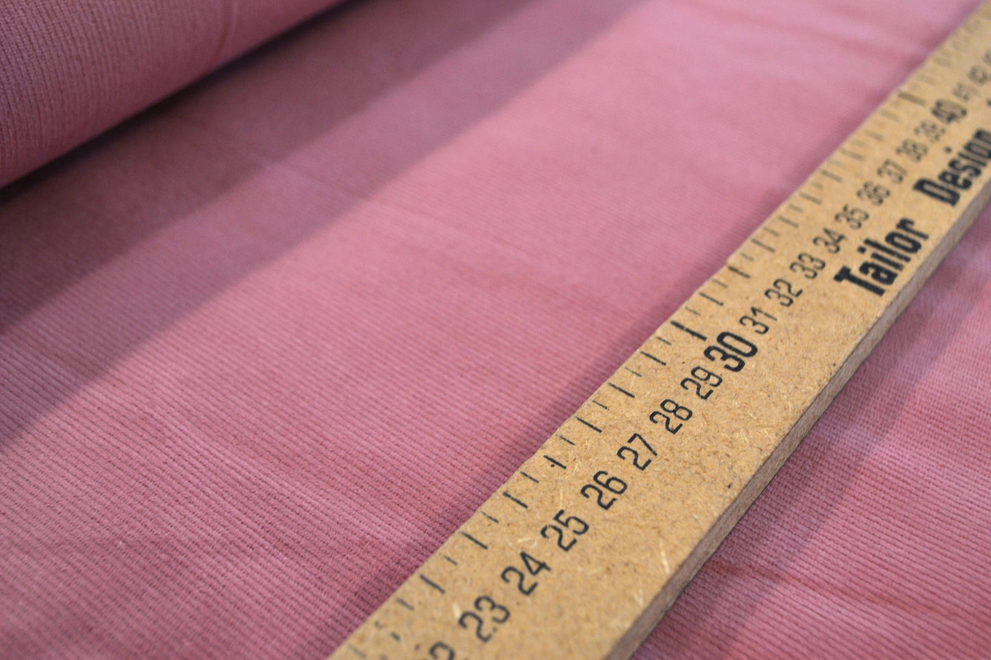 Feincord uni rosa *Breite 141 cm*