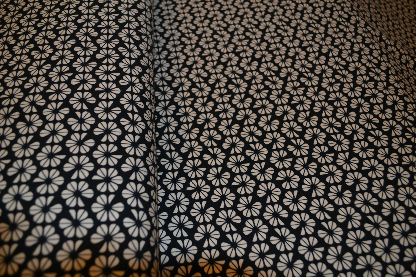 Baumwoll Jersey Blumenmuster schwarz weiß *Breite 150cm*