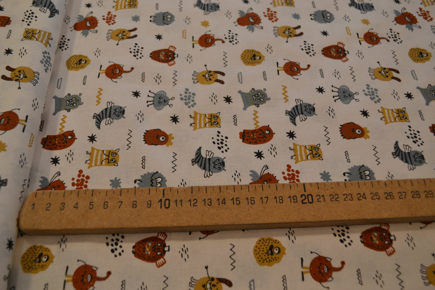 Baumwolle "Monster" blau beige weiß *Breite 144 cm*