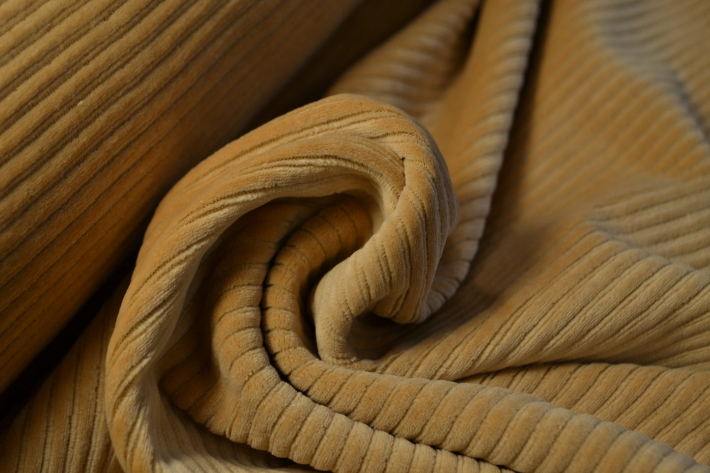 Breitcord uni beige *Breite 152 cm*