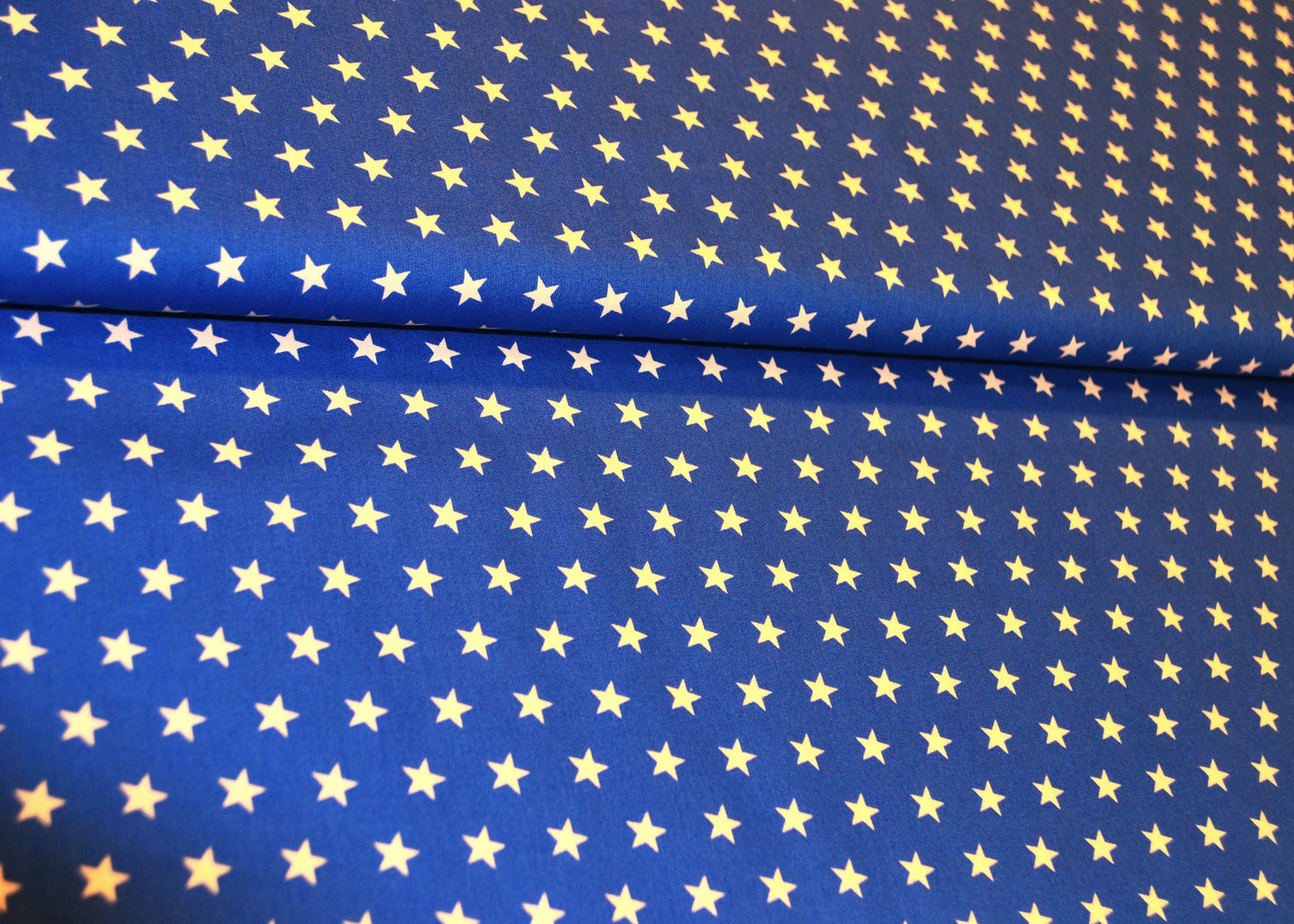 Baumwolle Sterne weiß mittelblau *Breite 145cm*