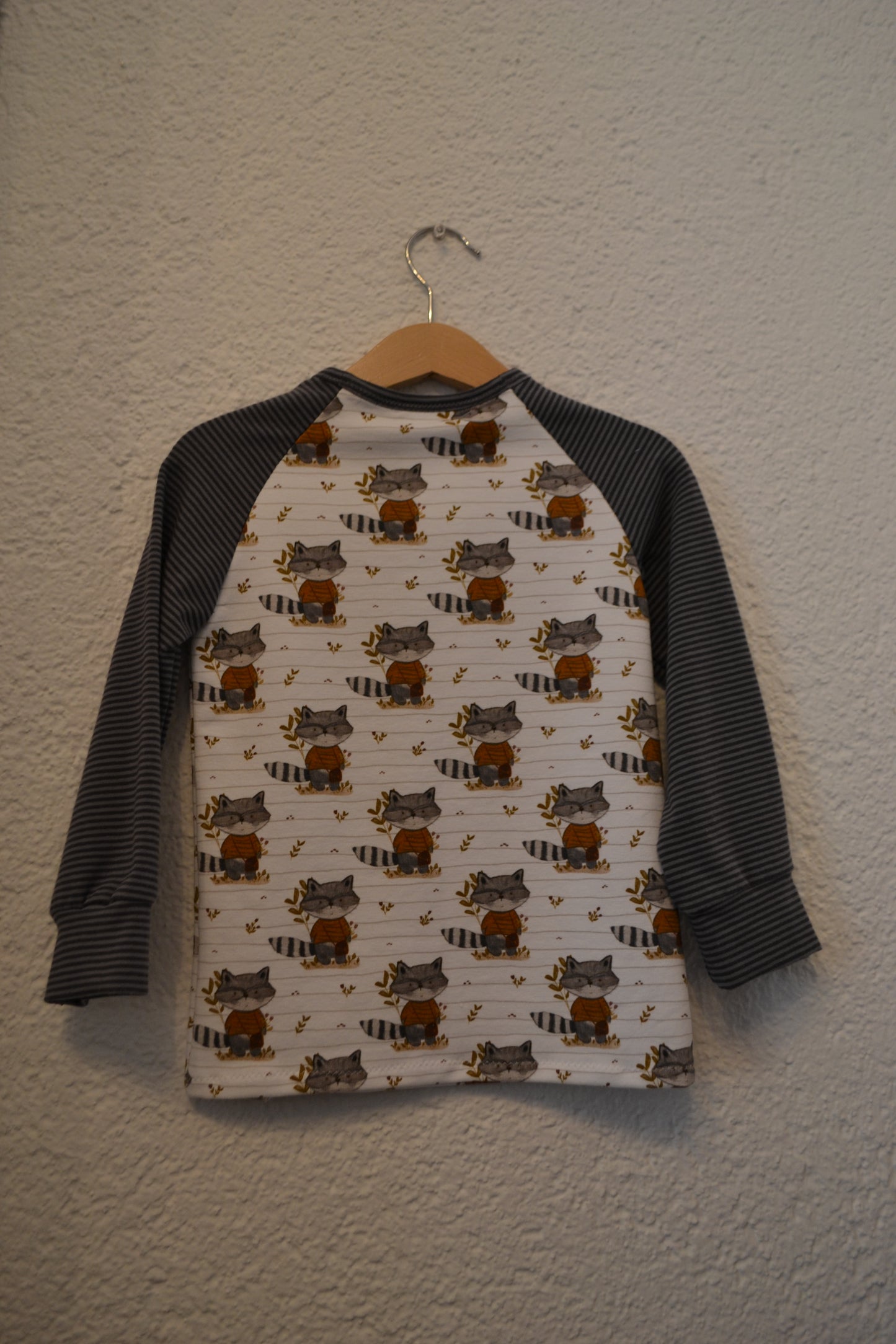 Langarmshirt Waschbär weiß grau gestreift Gr. 98