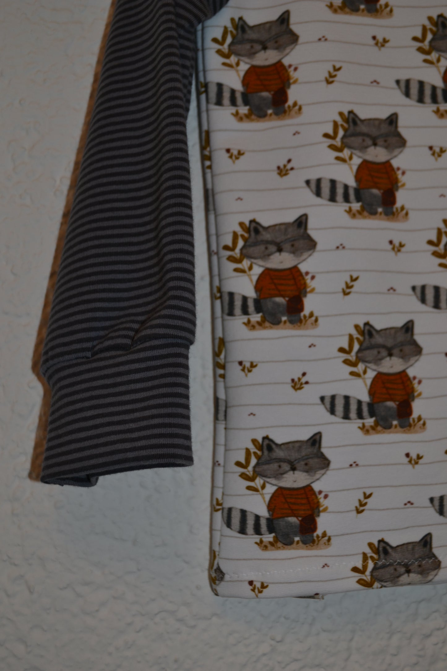 Langarmshirt Waschbär weiß grau gestreift Gr. 98