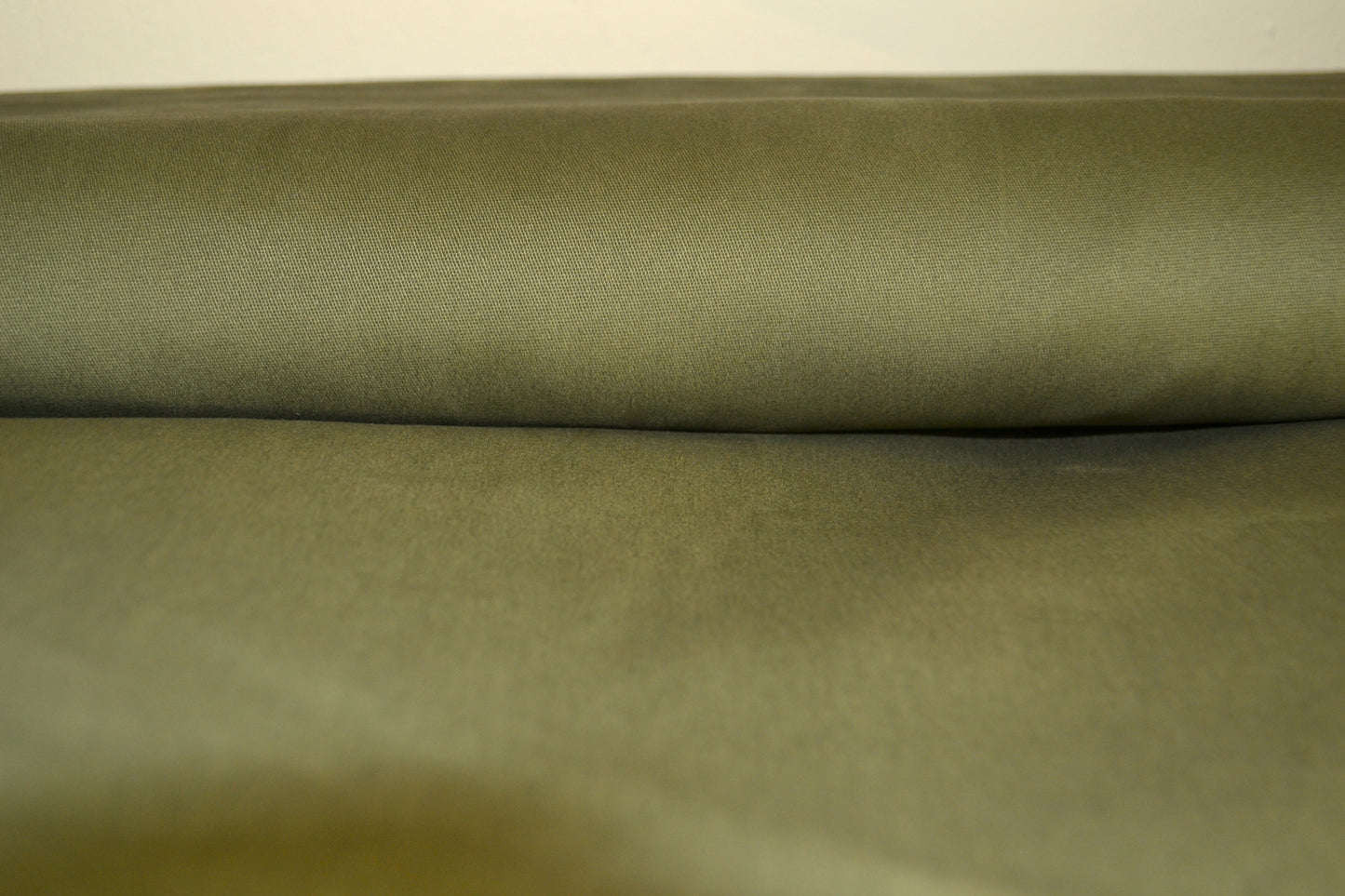 Baumwoll Twill uni oliv *Breite 142 cm*