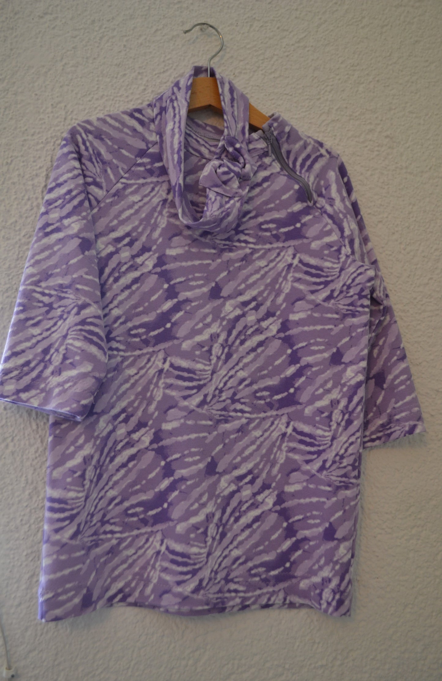 Sweat Kleid Batikmuster lila Gr. 128