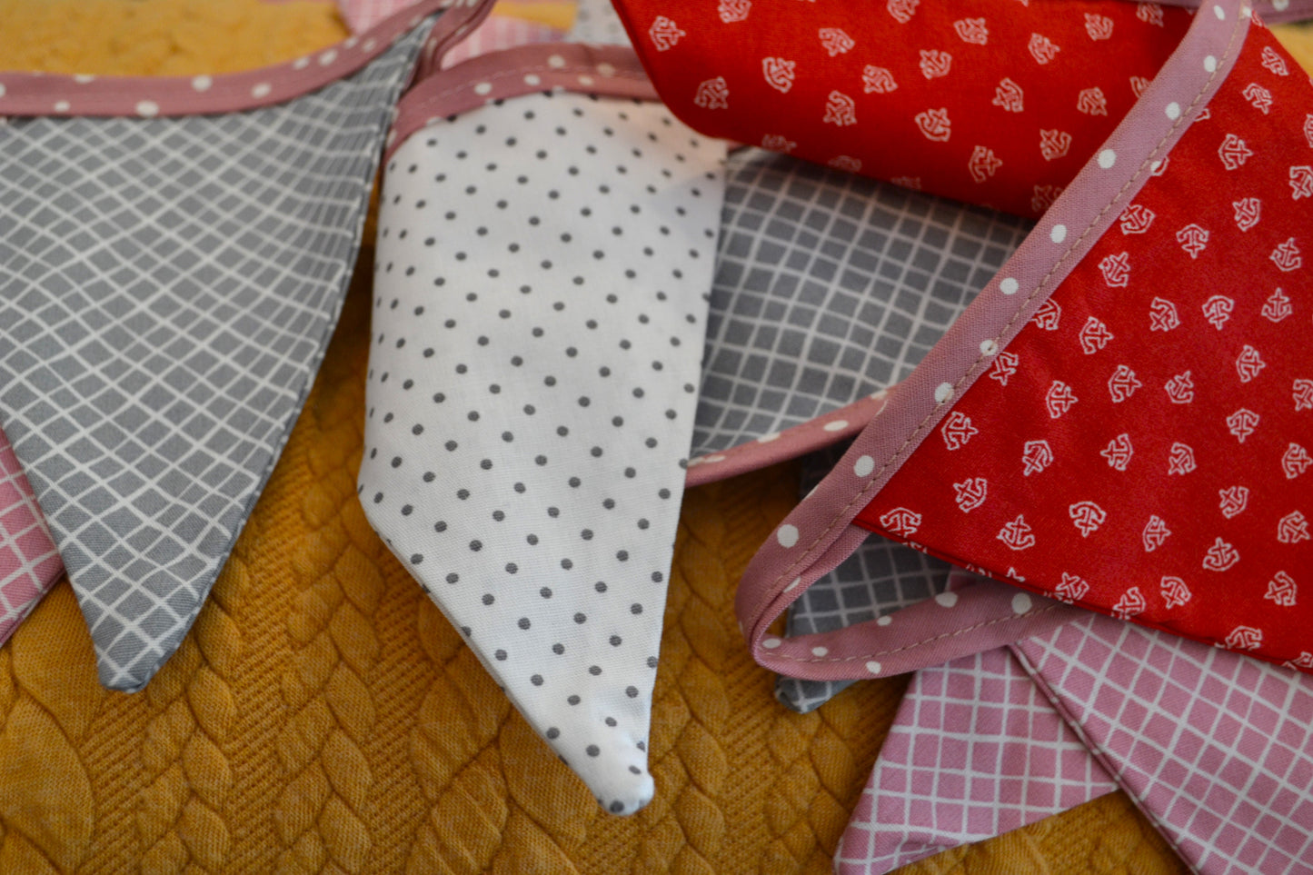Wimpelkette "Grau Rosa Rot"