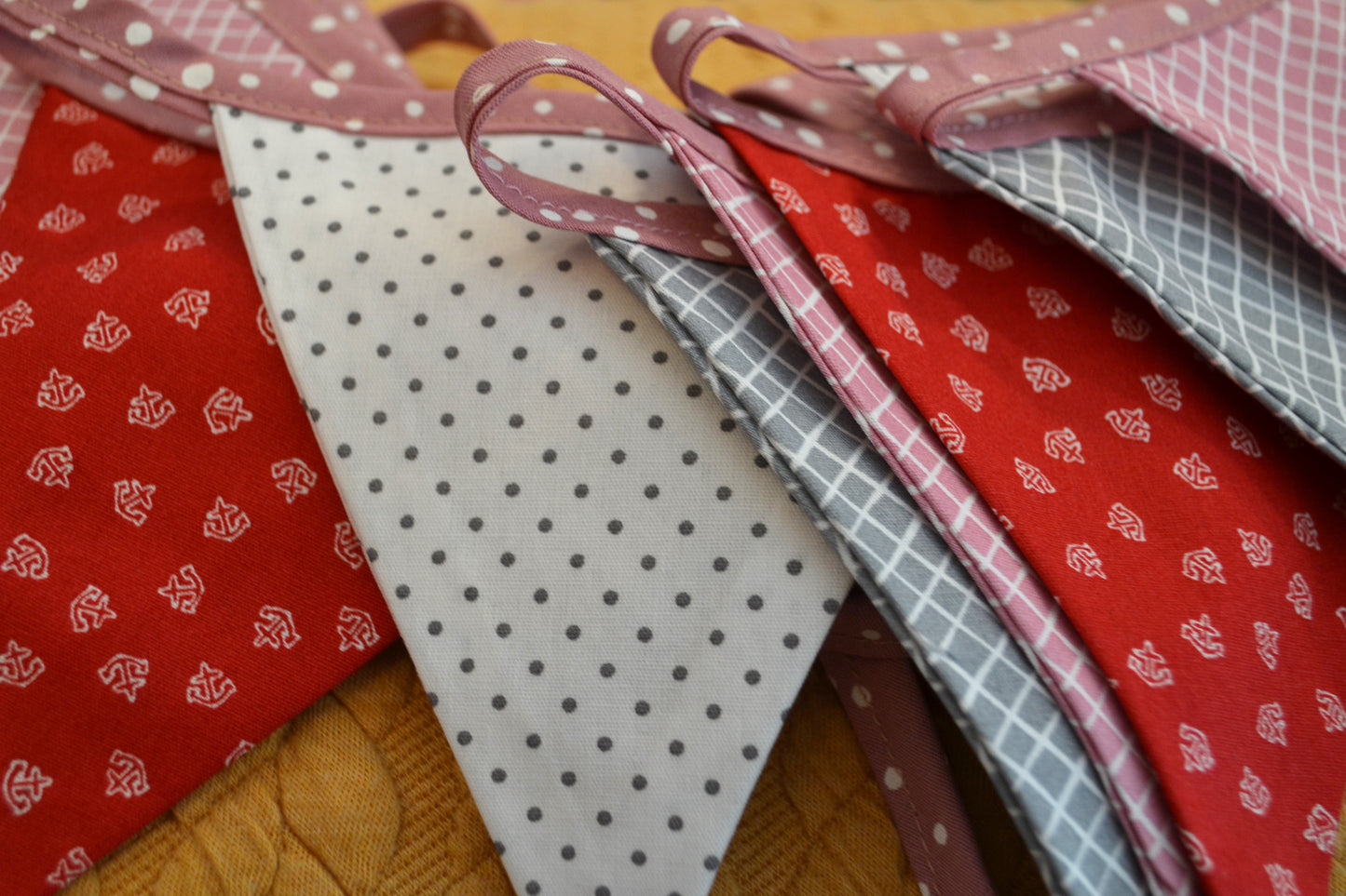 Wimpelkette "Grau Rosa Rot"