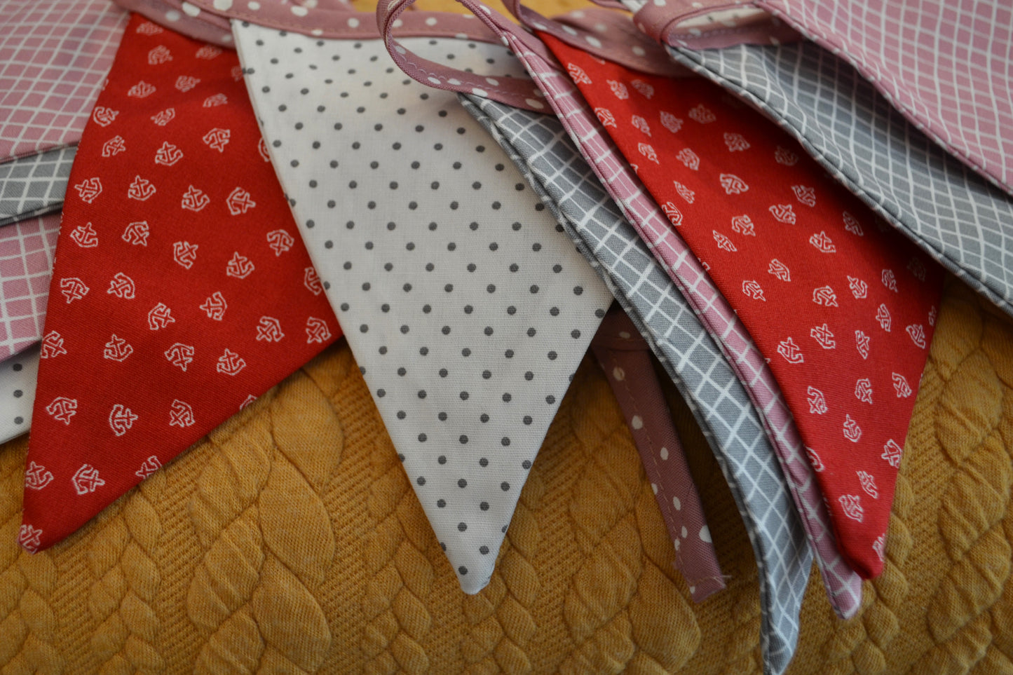 Wimpelkette "Grau Rosa Rot"