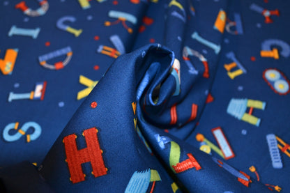 Patchwork Baumwolle "Buchstaben" bunt blau *Breite 110 cm*