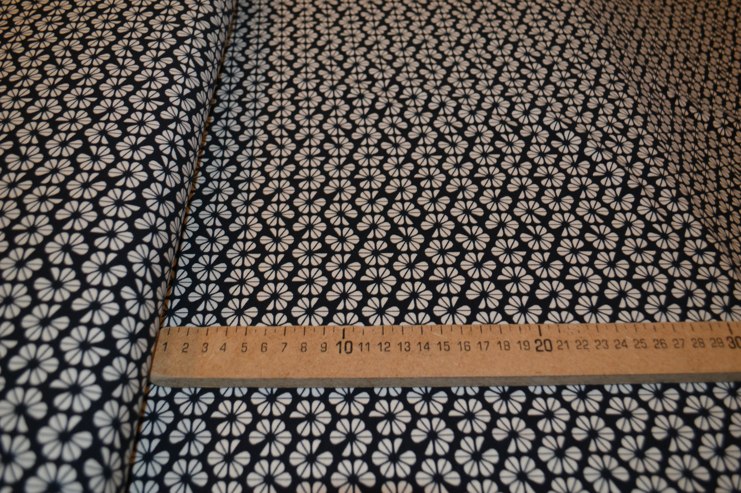 Baumwoll Jersey Blumenmuster schwarz weiß *Breite 150cm*