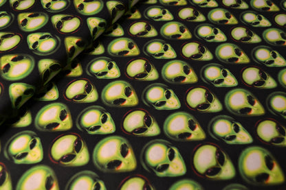 Patchwork Baumwolle "Alien" grün schwarz *Breite 110 cm*