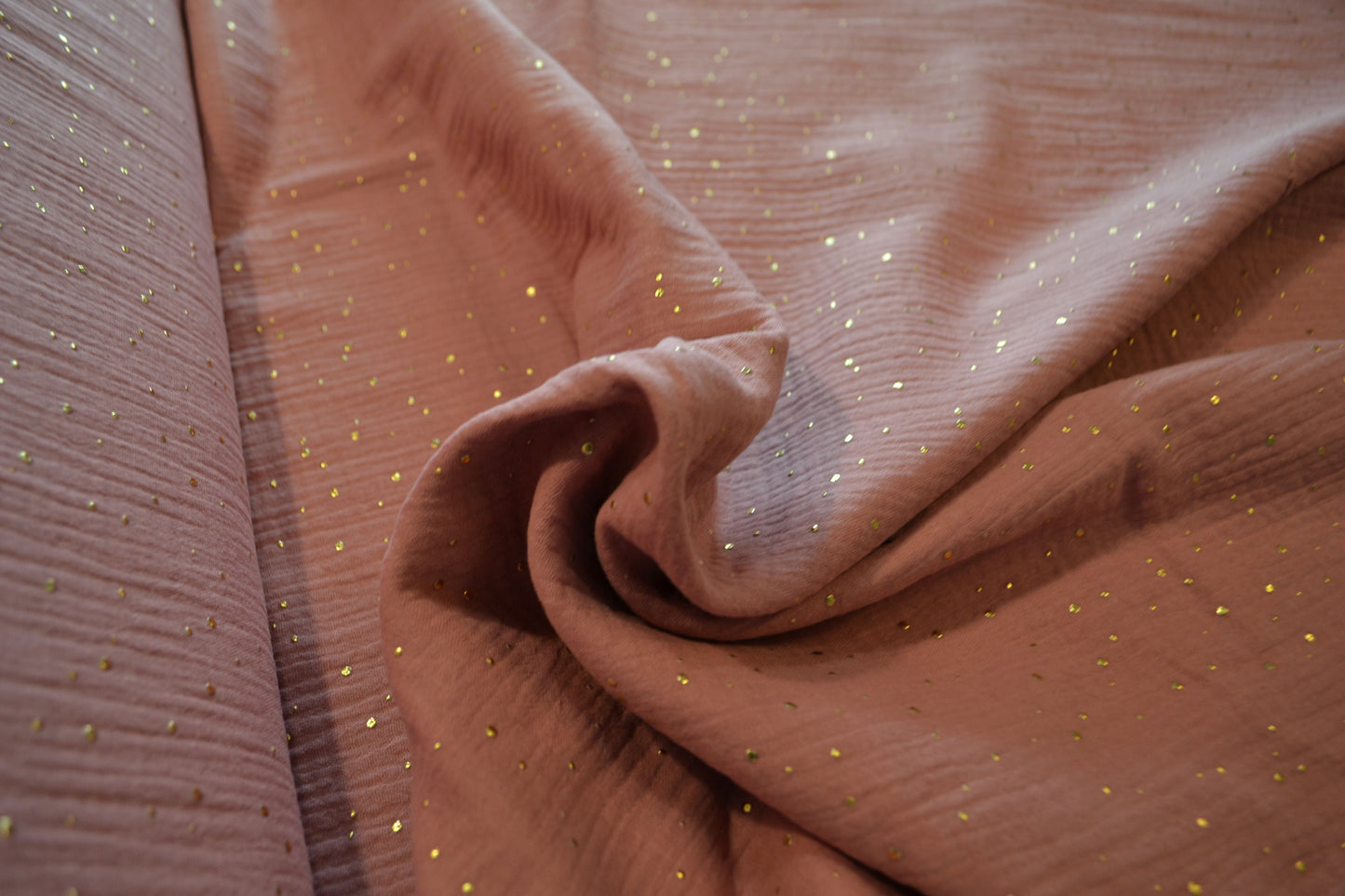 Musselin rosé Goldpunkte *Breite 145cm*
