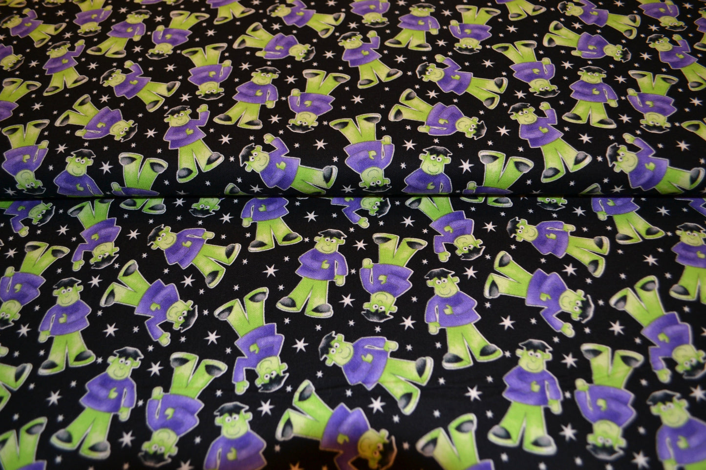 Patchwork Baumwolle "Glow in the dark" lila grün schwarz *Breite 110 cm*