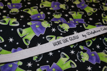 Patchwork Baumwolle "Glow in the dark" lila grün schwarz *Breite 110 cm*