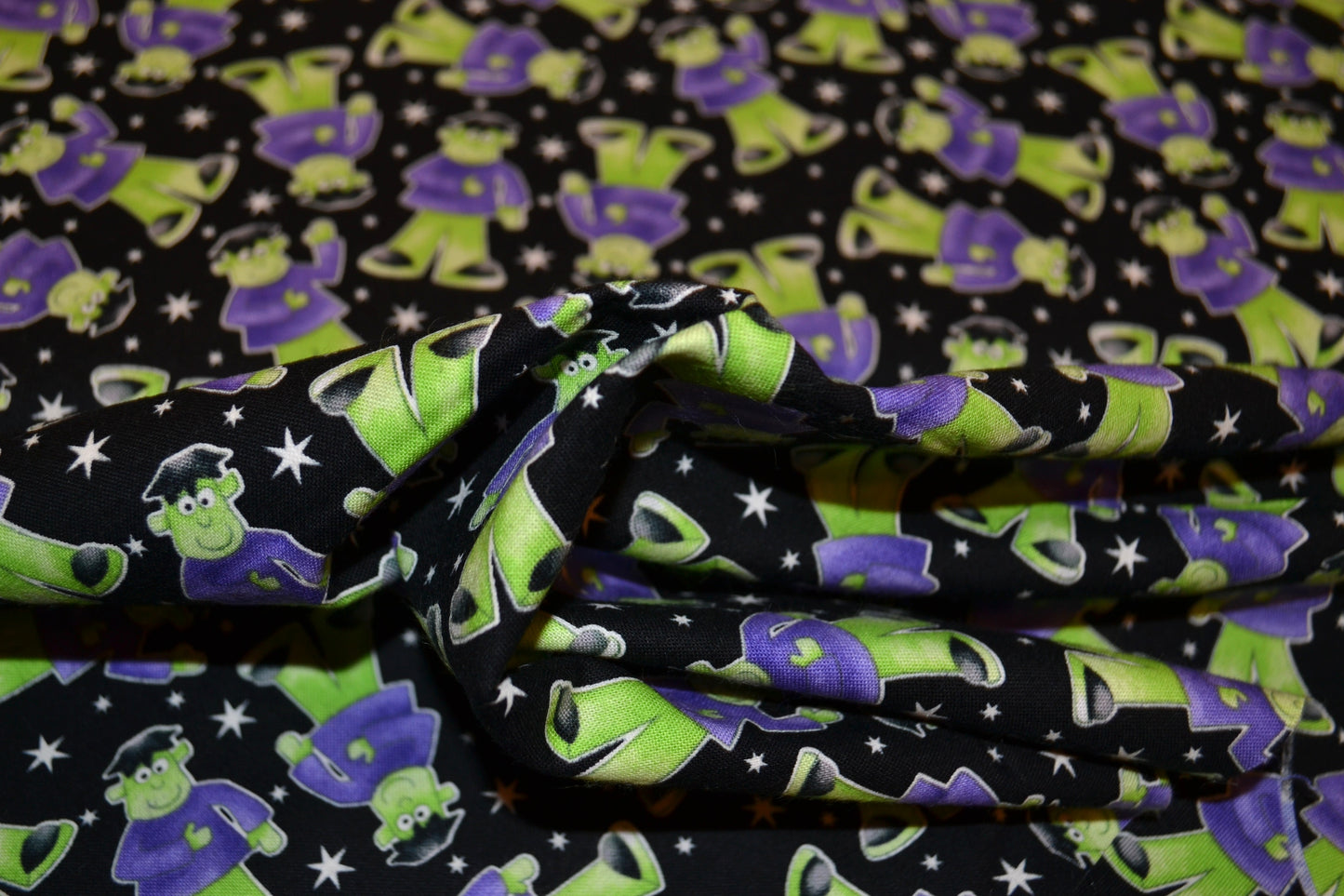 Patchwork Baumwolle "Glow in the dark" lila grün schwarz *Breite 110 cm*