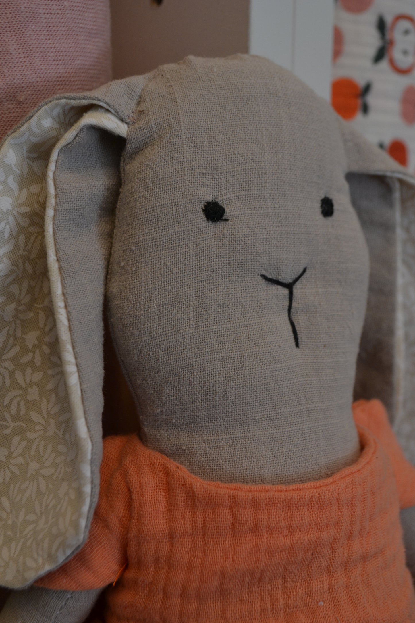 Kuscheltier Hase beige mit Kleid