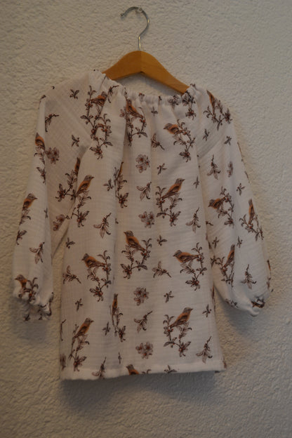 Musselinbluse Vögel Blumen Äste weiß Gr. 92